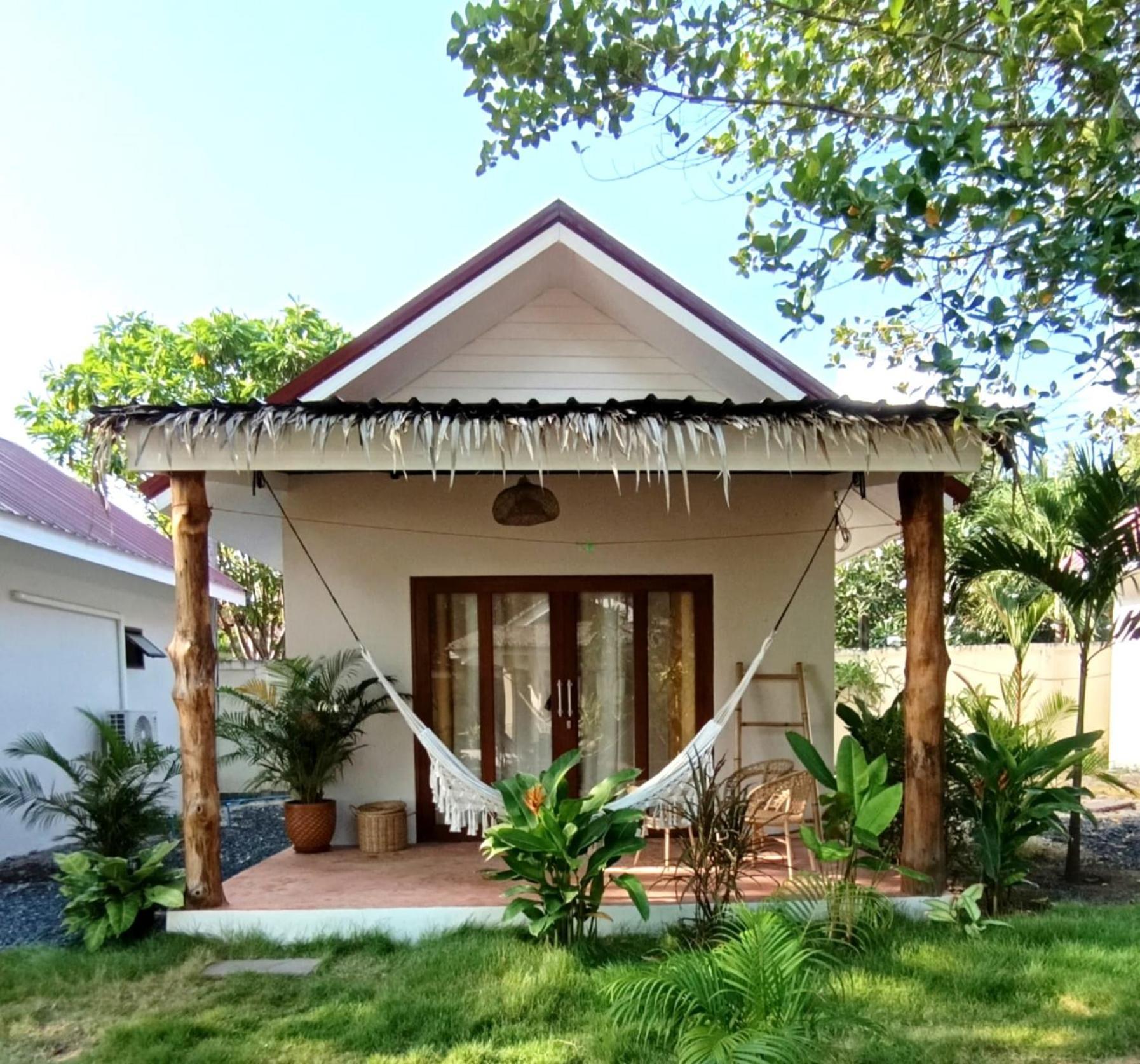 Ocean Vibes Hotel Thongsala Exterior photo